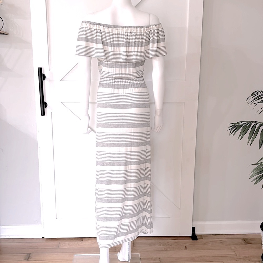 FINAL PRICE!!! NWOT Lily & Lola On Or Off Shoulder Striped Ruffle Maxi Dress - Picture 3 of 9